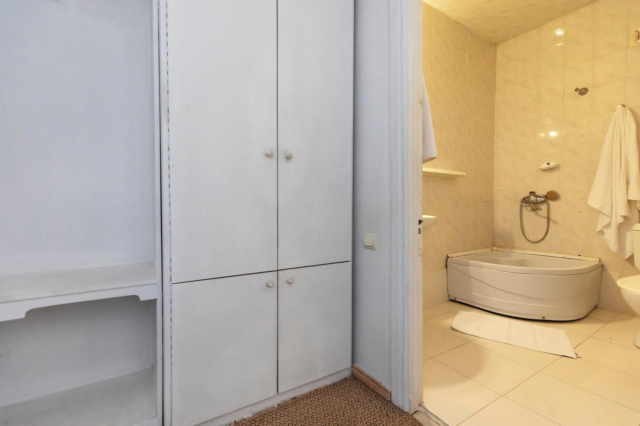 Leader Hotel Гори Экстерьер фото