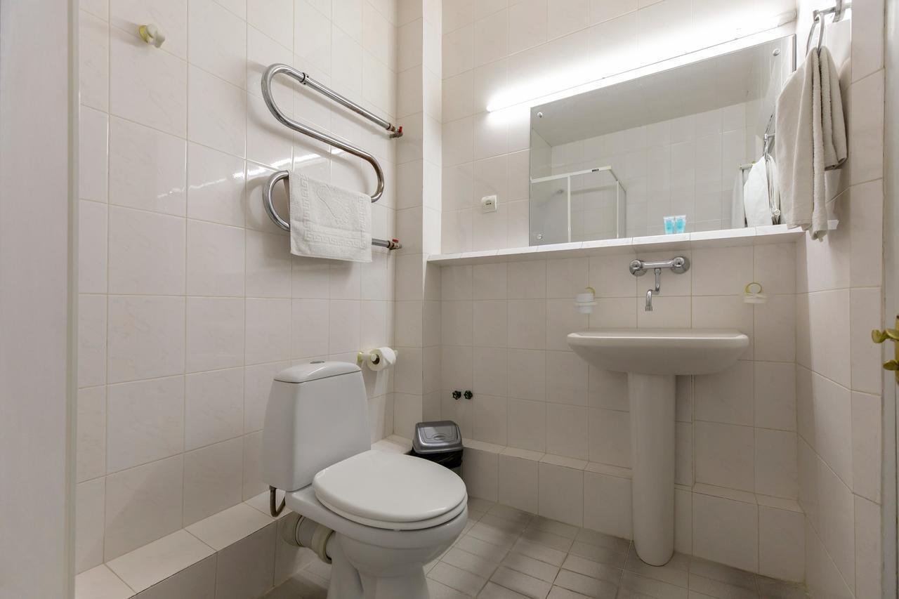 Leader Hotel Гори Экстерьер фото