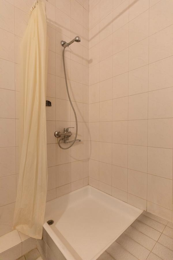 Leader Hotel Гори Экстерьер фото