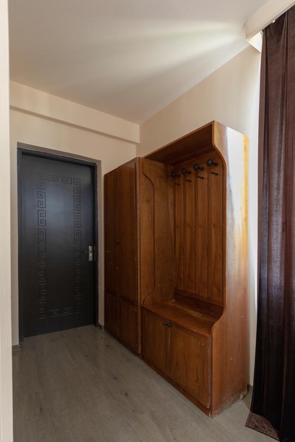 Leader Hotel Гори Экстерьер фото